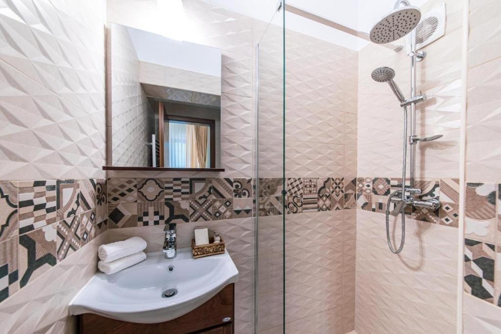 Oasis Historic Central House Bucureşti Ngoại thất bức ảnh